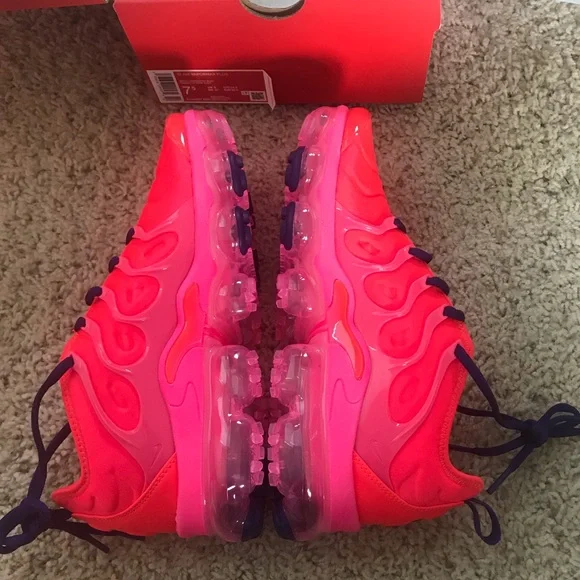 Women’s Nike Air Vapormax Plus 7.5 Bright Crimson - Picture 7 of 10